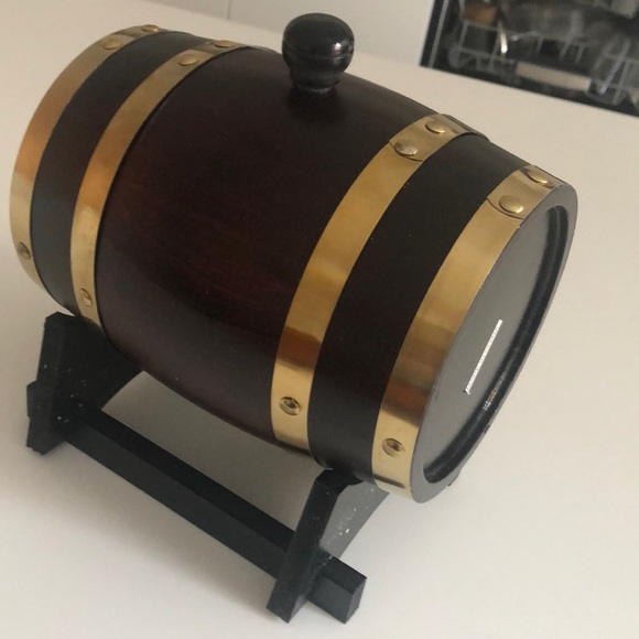 Whiskey barrel - Picture 3 of 7